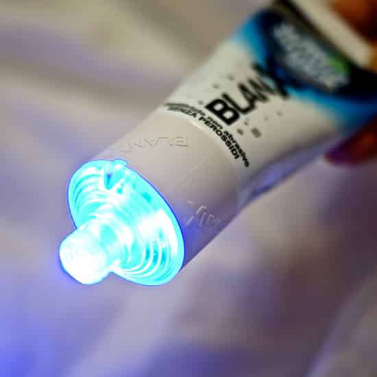 BlanX White Shock, il dentifricio che sbianca grazie alla luce